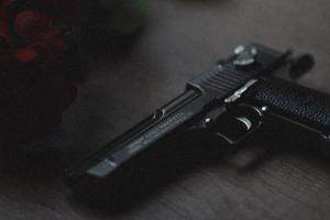 В Украине расформировали все подразделения контроля за оборотом оружия: в чем причина