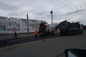 В Лисичанске продолжают ремонт дороги государственного значения Р-66