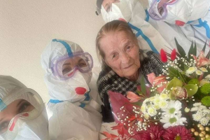 Попала в больницу впервые в жизни: В Черновцах 100-летняя женщина победила COVID-19