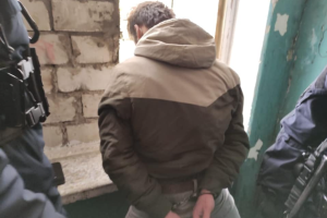 В Северодонецке мужчина напал с ножом на полицейского: фото