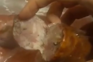 "Мерзкий сюрприз", или Что можно найти в продуктах, купленных в украинских магазинах (видео)