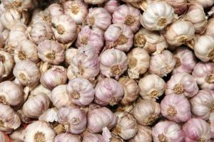 Интересный факт: Вкус чеснока можно почувствовать ногами