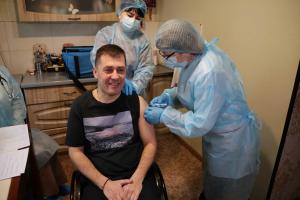 В Луганскую область поступило 800 доз вакцины Coronavac: кого вакцинируют первым
