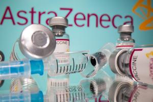 В EMA заявили о связи вакцины AstraZeneca с образованием тромбов