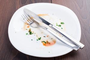 Назван самый вредный продукт, который многие едят каждый день и не могут отказаться