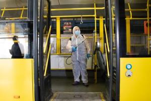 Перший день локдауну в Києві: затори, пусте метро, торгівля спецперепустками і таксі втридорога