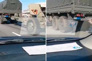 Росія перекидає війська до українських кордонів, на техніці маскують номери: відеосвідчення