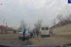 В Рубежном водитель маршрутки с пассажирами в салоне устроил "гонки" с патрульными: видео