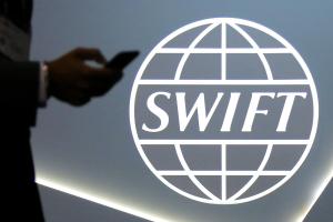 В России готовятся к возможному отключению от SWIFT