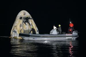 Четверо астронавтов вернулись с МКС на Землю на корабле Crew Dragon