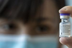 Єврокомісія дозволила використовувати вакцину Pfizer для дітей 12-15 років
