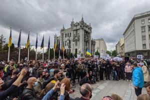 В Киеве под Офисом президента прошла акция в поддержку Стерненко