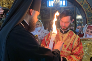 ПЦУ отримала у Михайлівському соборі Благодатний вогонь з Єрусалиму