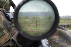 На Донбассе вражеский снайпер тяжело ранил украинского бойца