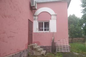 В Рубежном из храма украли пожертвования и серебро из иконы (фото)