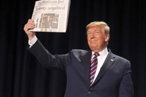 Facebook заблокировал аккаунты Трампа на два года