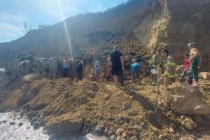 На Одесчине произошёл оползень на берегу моря: под завалом могли оказаться отдыхающие