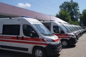 У Лисичанську водіям "швидкої", що закінчили курси парамедиків, вручили сертифікати та ключі від нових реанімобілів