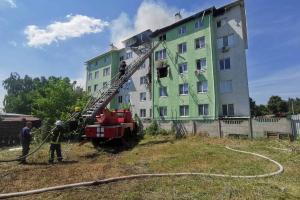 Под Киевом произошел взрыв в пятиэтажке: есть пострадавшие, спасатели тушат пожар