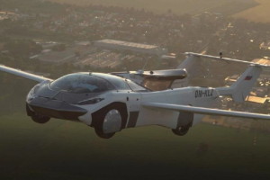 Будущее наступило: Летающий автомобиль AirCar совершил первый междугородний полет
