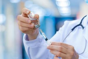В Україні можуть дозволити "змішувати" Pfizer з іншими вакцинами