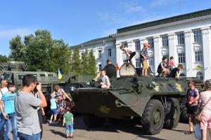 Мітинг, концерт та виставка військової техніки: Сєвєродонецьк відзначив 7-му річницю визволення