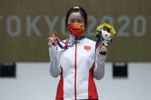 У Токіо розіграли перший комплект олімпійських медалей: кому дісталося "золото"