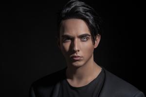 Громкий каминг-аут: Певец Melovin поцеловался с парнем на сцене фестиваля Atlas Weekend