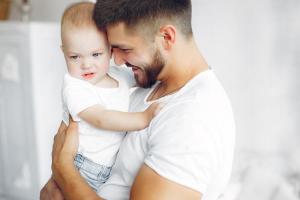 В Украине утвердили порядок предоставления мужчинам дополнительного отпуска при рождении ребенка