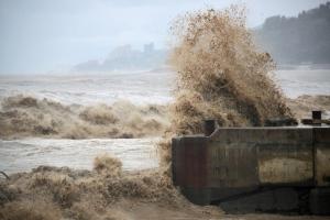 Російський Сочі пішов під воду: є загиблі, виють сирени, жителі збирають "тривожні валізки"