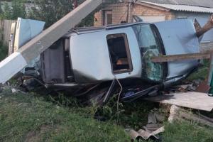 На Луганщині сталася ДТП: водій врізався в електроопору і залишив без світла 100 будинків