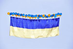 На Донетчині та Луганщині запустили у бік ОРДЛО українські прапори: окупанти намагалися їх збити