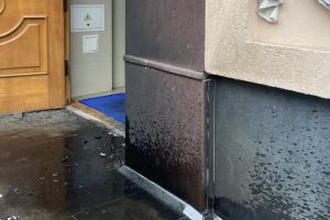 У центрі Києва невідомий кинув "коктейль Молотова" в офіс омбудсмена Денисової