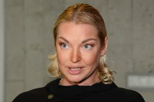 "Как у динозавра": Волочкова показала ноги крупным планом, и поклонники взмолились больше так не делать