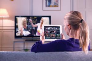 Подарок за вакцинацию: привитые от COVID-19 украинцы получат недельный бесплатный доступ к онлайн-кинотеатру