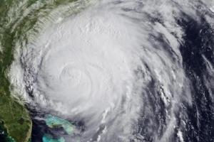 Ураган "Ида" дошел до побережья США: он угрожает стать одним из самых разрушительных