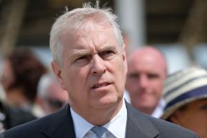 На сына британской королевы Елизаветы II подали в суд за изнасилование