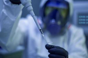 У США заявили, що COVID-19 масово атакує вакцинованих