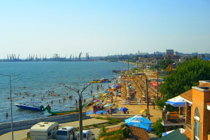 Відпустку псують вже не медузи: Азовське море піднесло відпочивальникам новий "сюрприз"