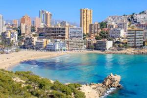 В Испании украинка пыталась сделать селфи и упала со скалы в море