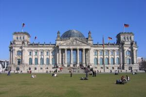 В Германии стартуют выборы в Бундестаг: кто претендует на роль нового канцлера