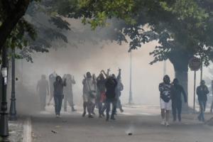 В Черногории начались беспорядки из-за интронизации нового митрополита: полиция применила газ