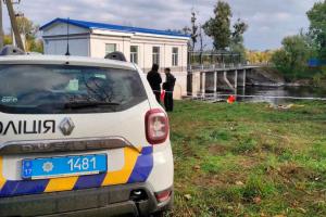 На Полтавщине из реки вытащили автомобиль с тремя телами внутри