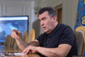 Англійська мова, як і українська, в Україні має бути обов'язковою, - Данилов