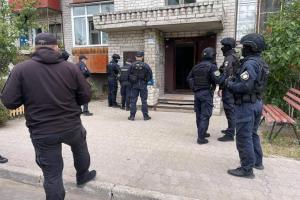 У Сєвєродонецьку спецпризначенці штурмували квартиру, щоб врятувати бабусю від власного онука