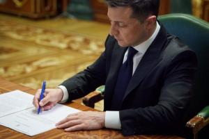 Зеленский подал в парламент ряд законопроектов о защите политзаключенных и членов их семей