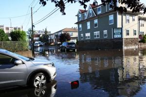 Более 40 человек погибли из-за урагана "Ида" в США