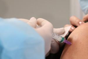 На Донеччині та Луганщині за добу від COVID-19 вакцинували 1 065 людей