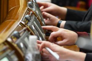 Рада урегулировала сроки предоставления админуслуг во время карантина