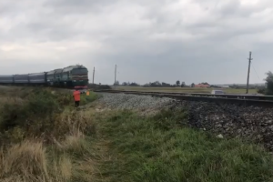 Провал під залізничною колією на Буковині ліквідовано: потяги починають рух, але "обережно"